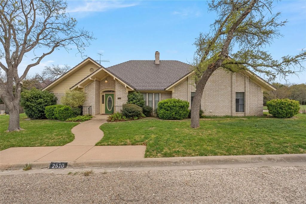 2510 Oak Ridge, Clifton