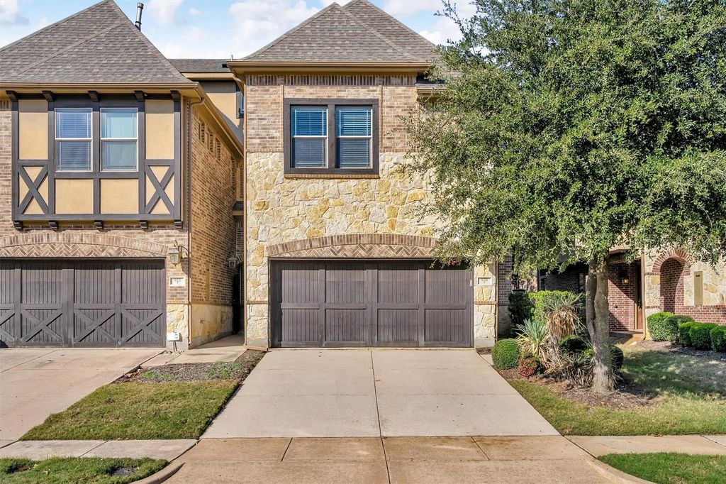 920 Brook Forest Lane, Euless
