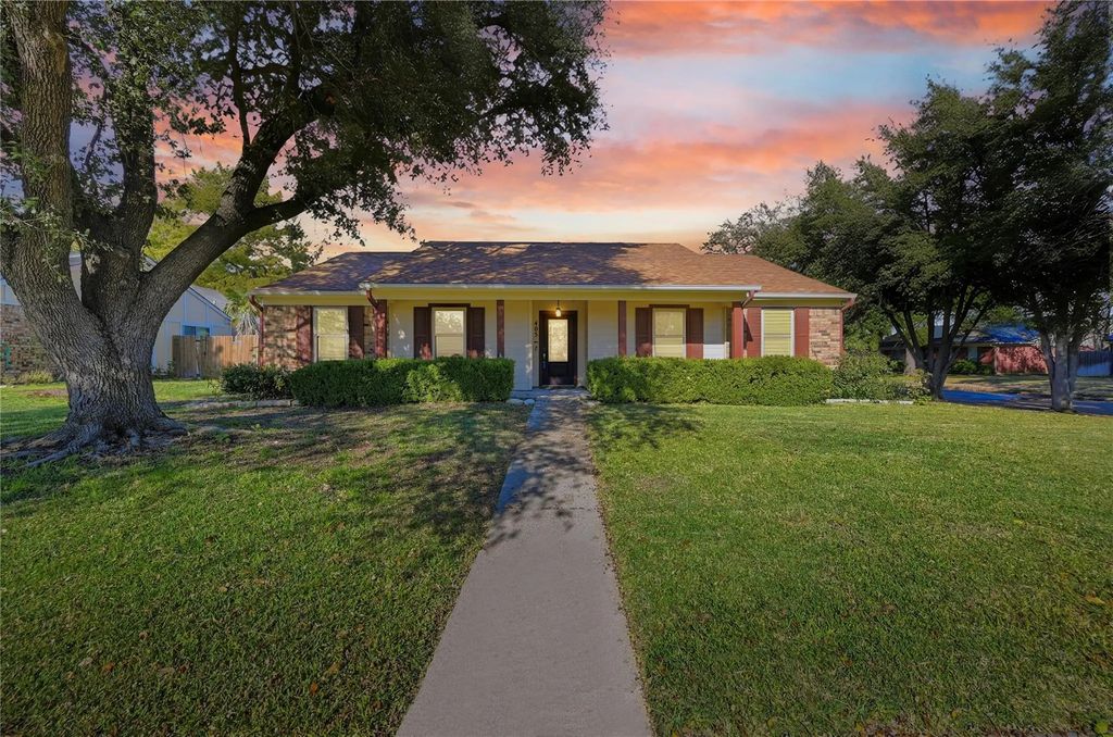 405 Wind Wood Drive, Lewisville