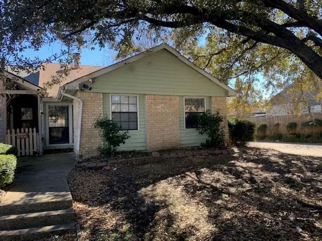 2526 Sunflower Drive, Arlington