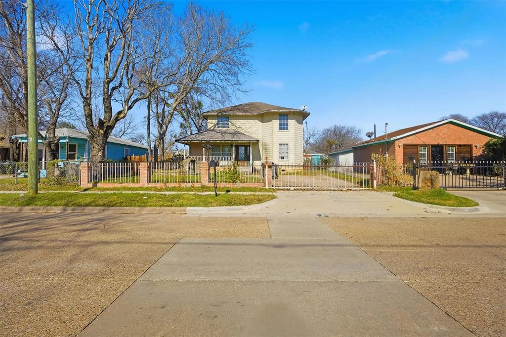 1907 Angelina Drive, Dallas