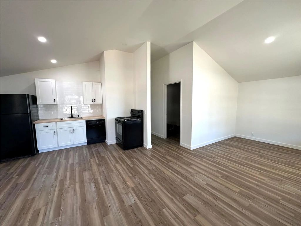 102 N Pinto Street, Comanche