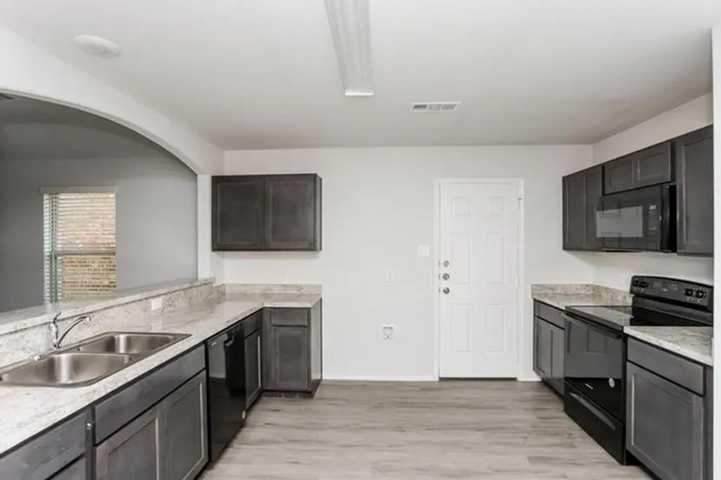 1409 Matthew Drive, Ennis