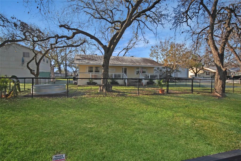 424 E El Camino Real, Weatherford