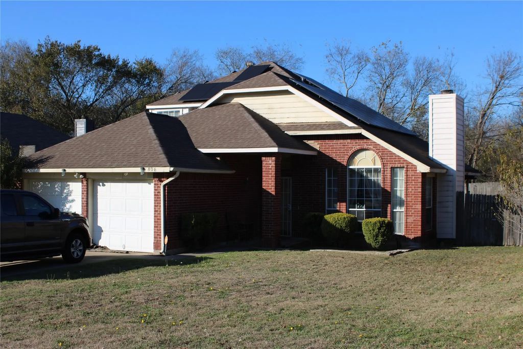 806 Clover Hill Lane, Cedar Hill