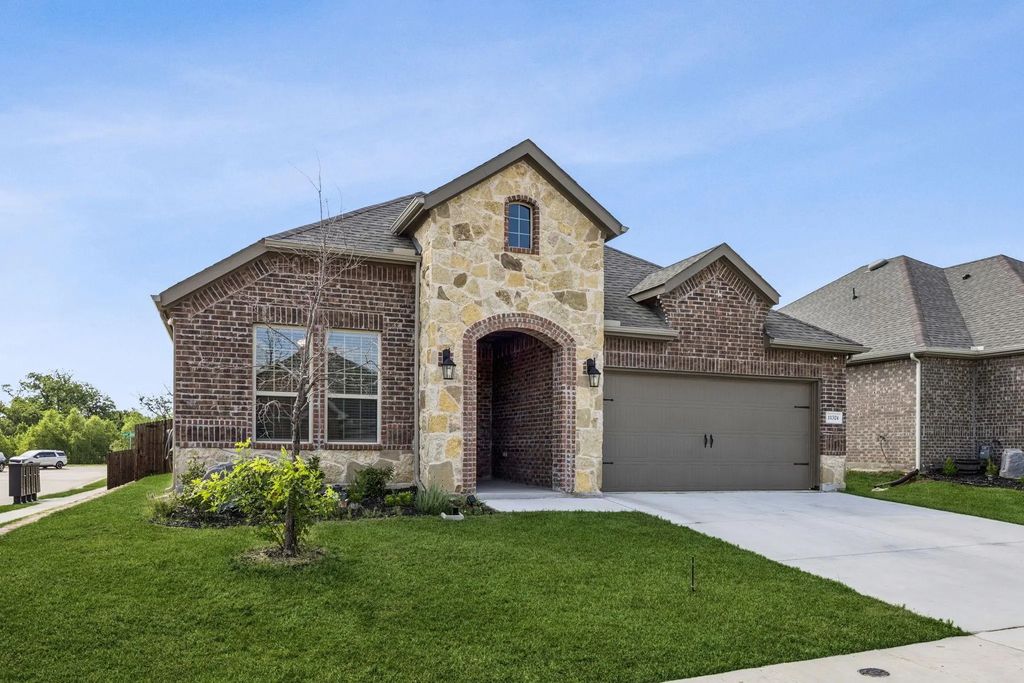 11324 Summer Rain Boulevard, Aubrey