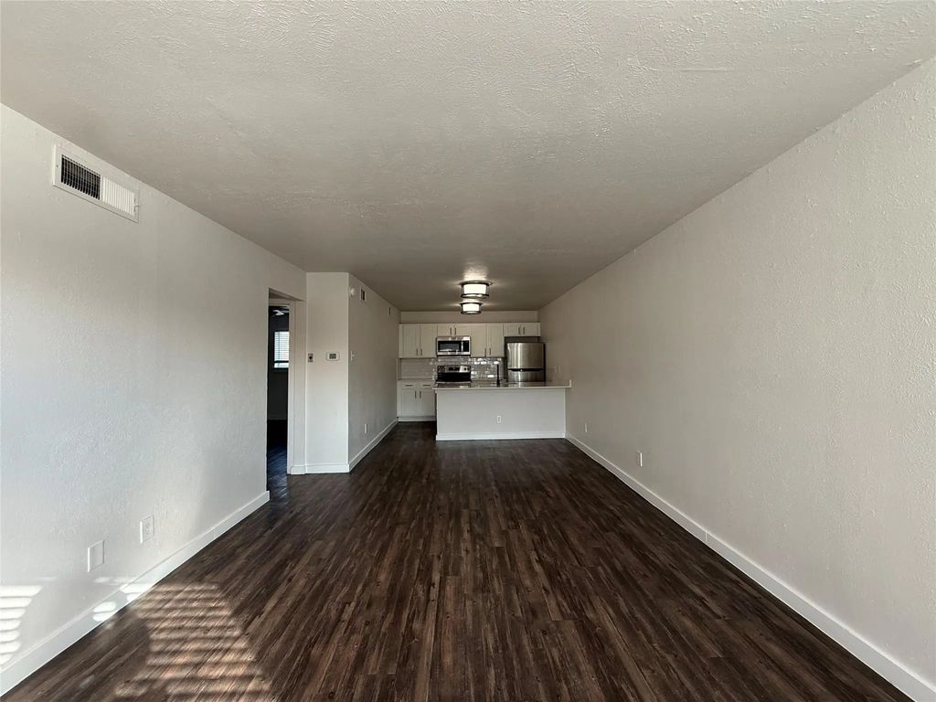 3627 Almazan Drive 209, Dallas