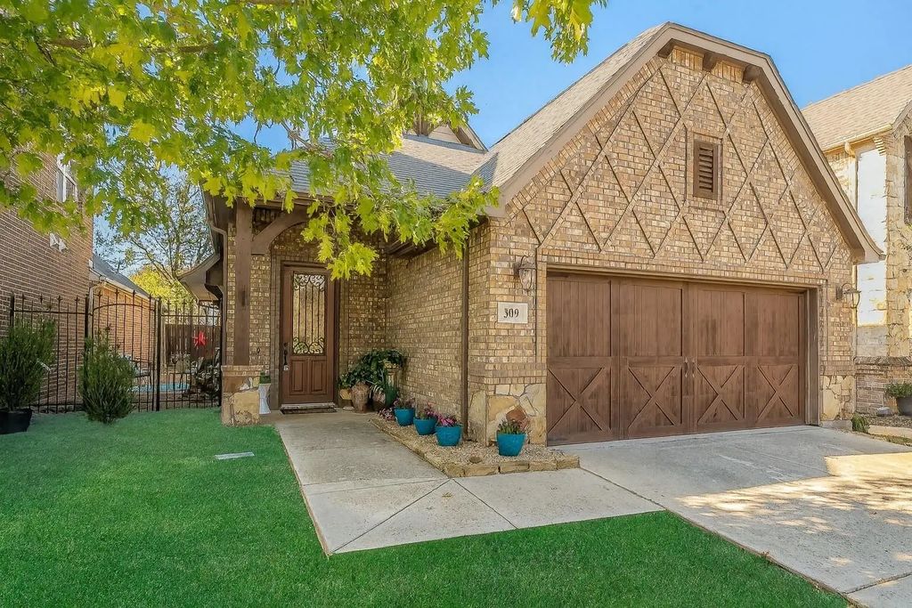 309 Post View Drive, Aledo