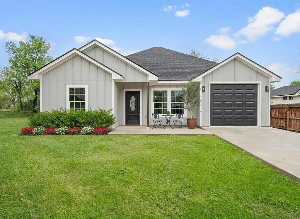 207 N Harrison Street, McGregor