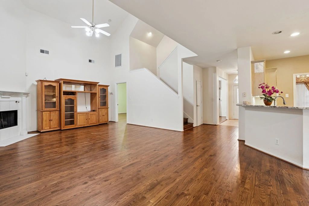 2036 Camelot Drive, Lewisville