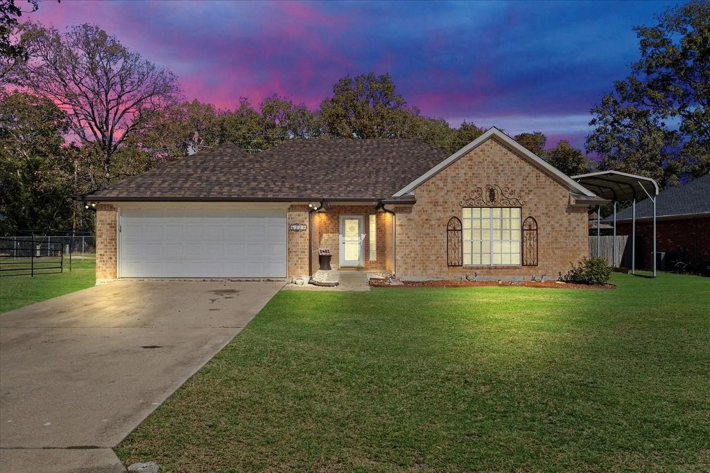328 Comanche Trail, West Tawakoni
