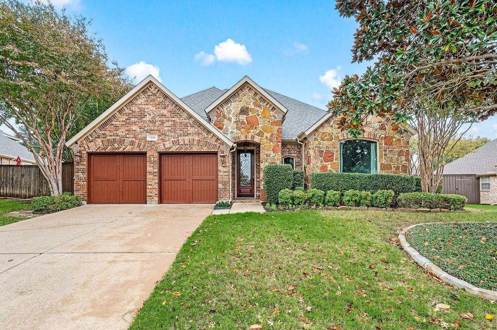 1808 Lakes Edge Boulevard, Mansfield