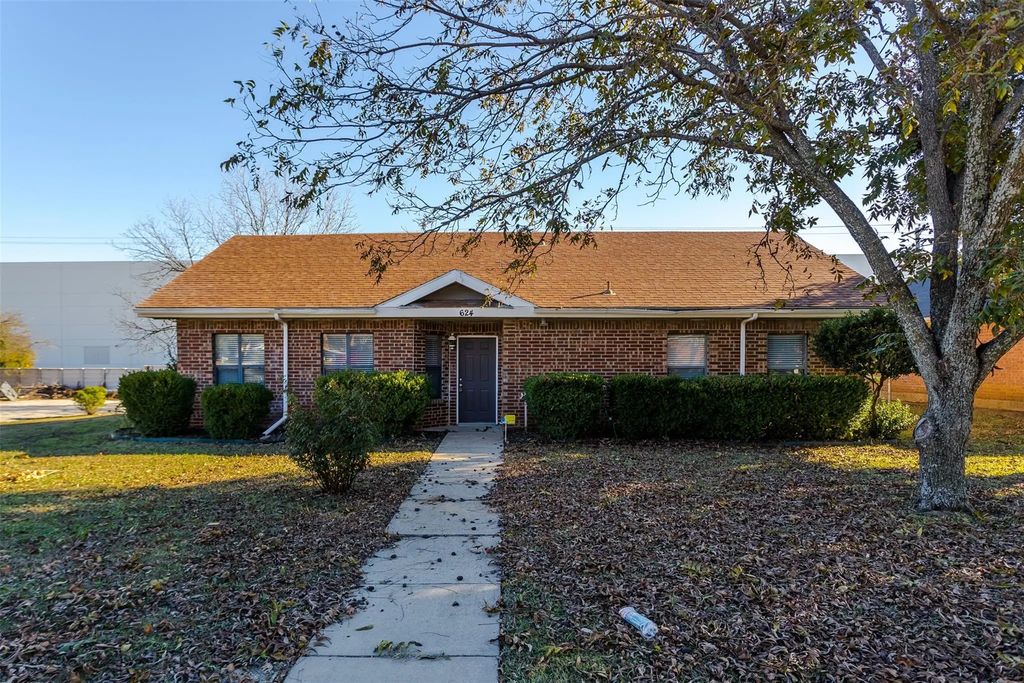 624 Fort Worth Street, Mansfield