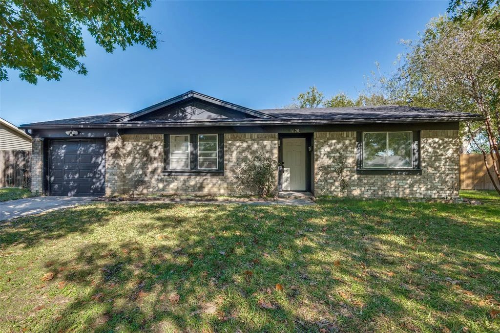 1820 Emerald Drive, Irving