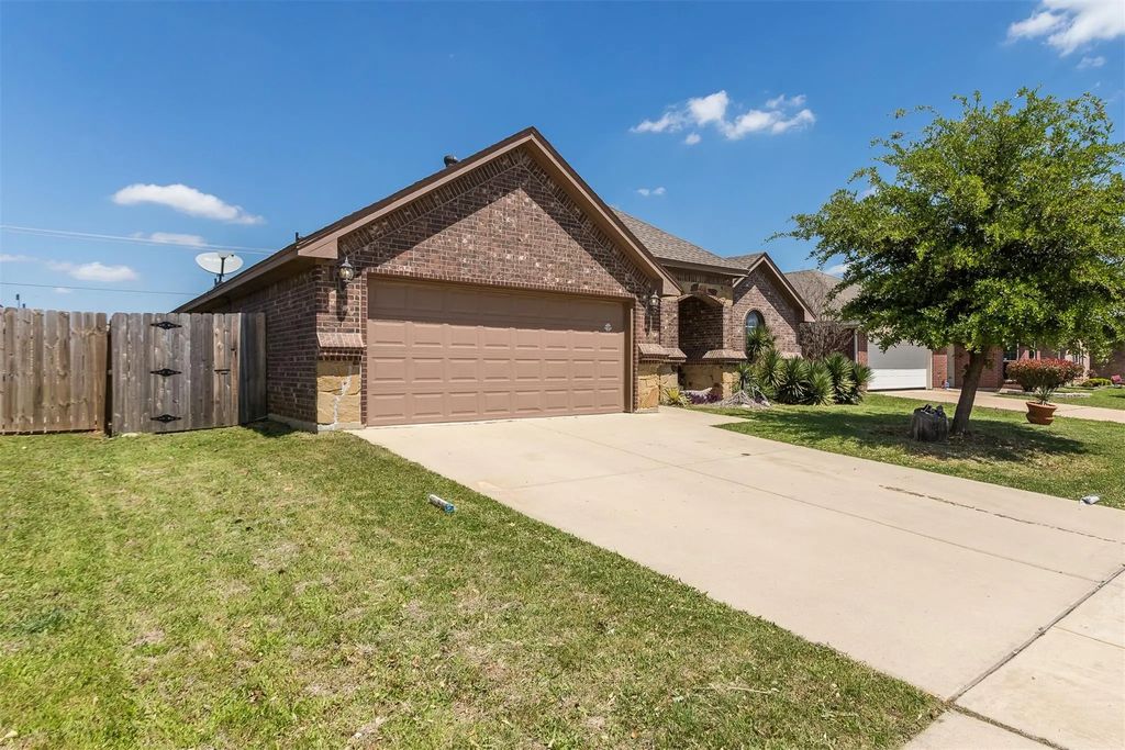 1120 Whispering Meadows, Crowley