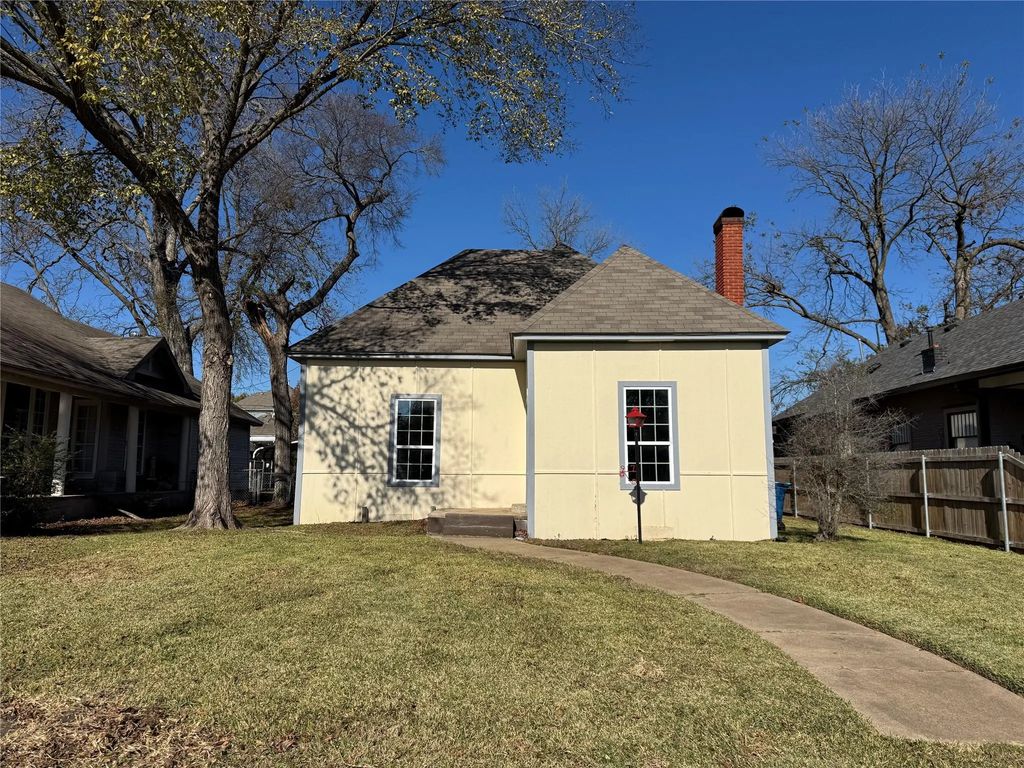917 W Sears Street, Denison