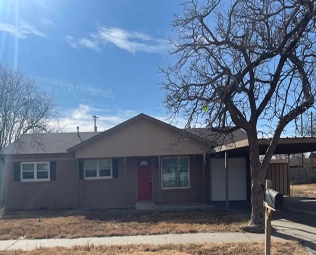 809 W 27th Street, Plainview