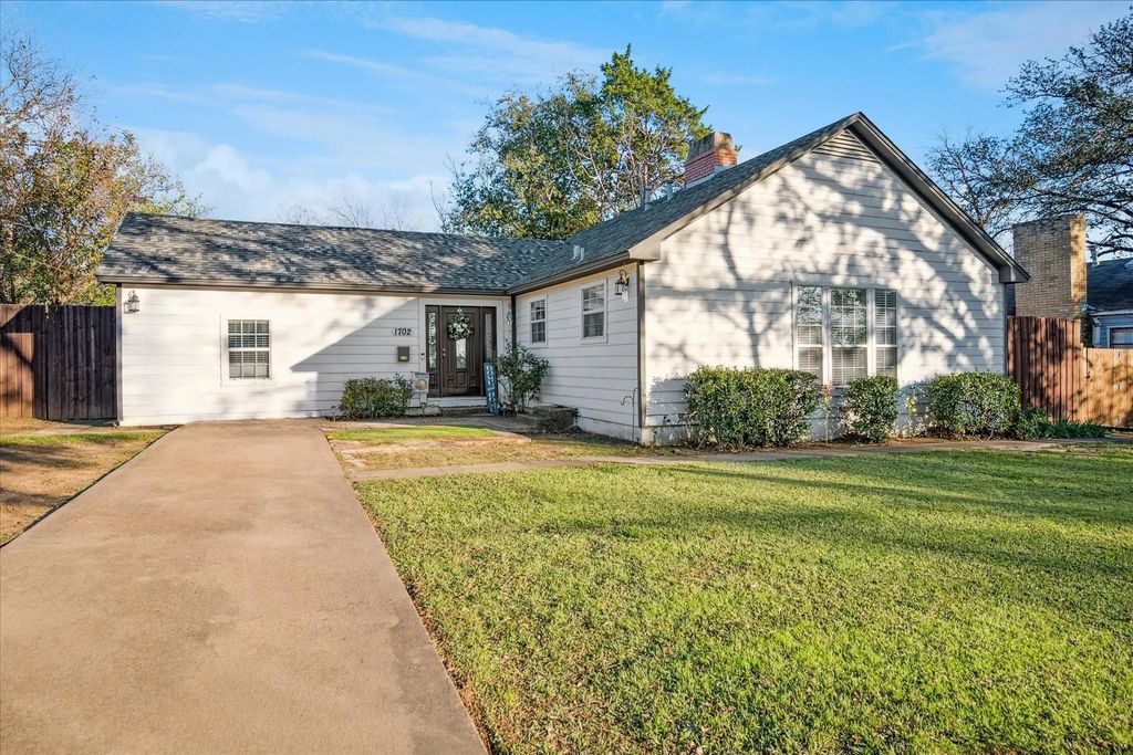 1702 Random Road, Carrollton