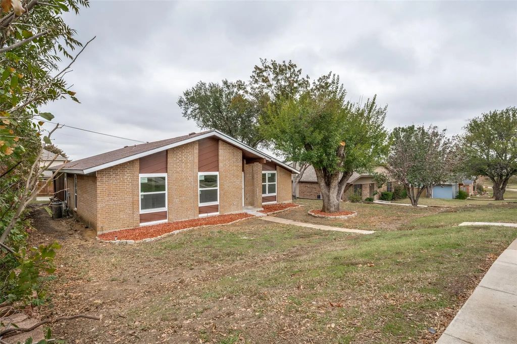1021 Bellflower Drive, Carrollton