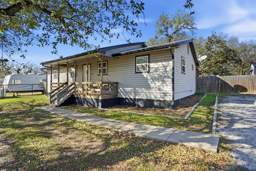 218 Atwood Road, Granbury
