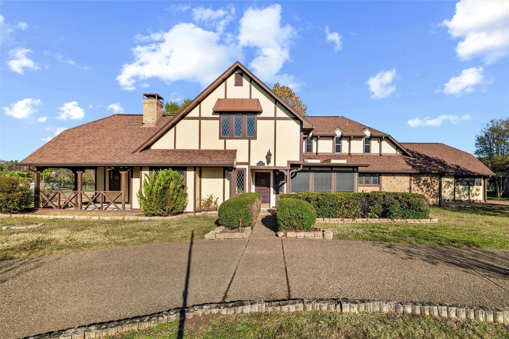 1205 N Creek Circle, Waxahachie