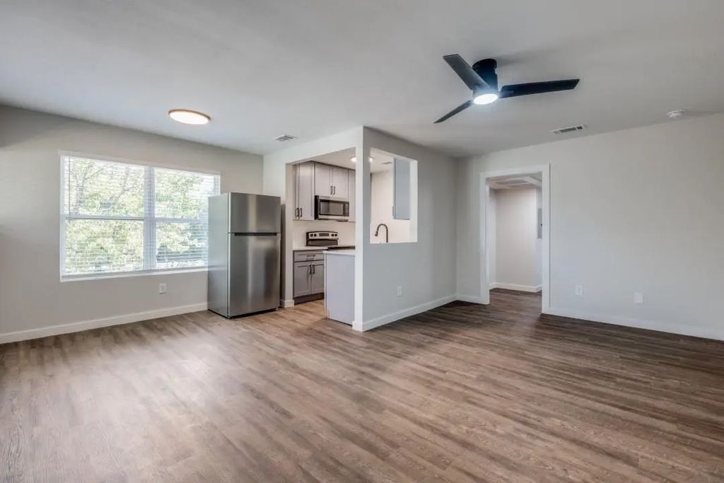 5909 Gaston Avenue 201, Dallas