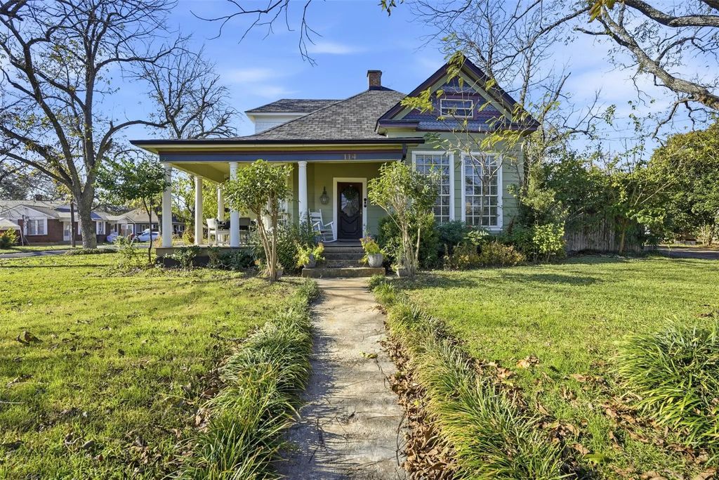 114 S Field Street, Cleburne
