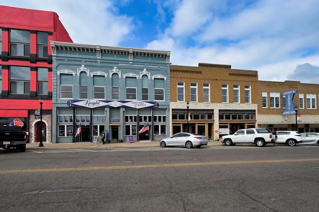 511-513 W Main Street, Denison