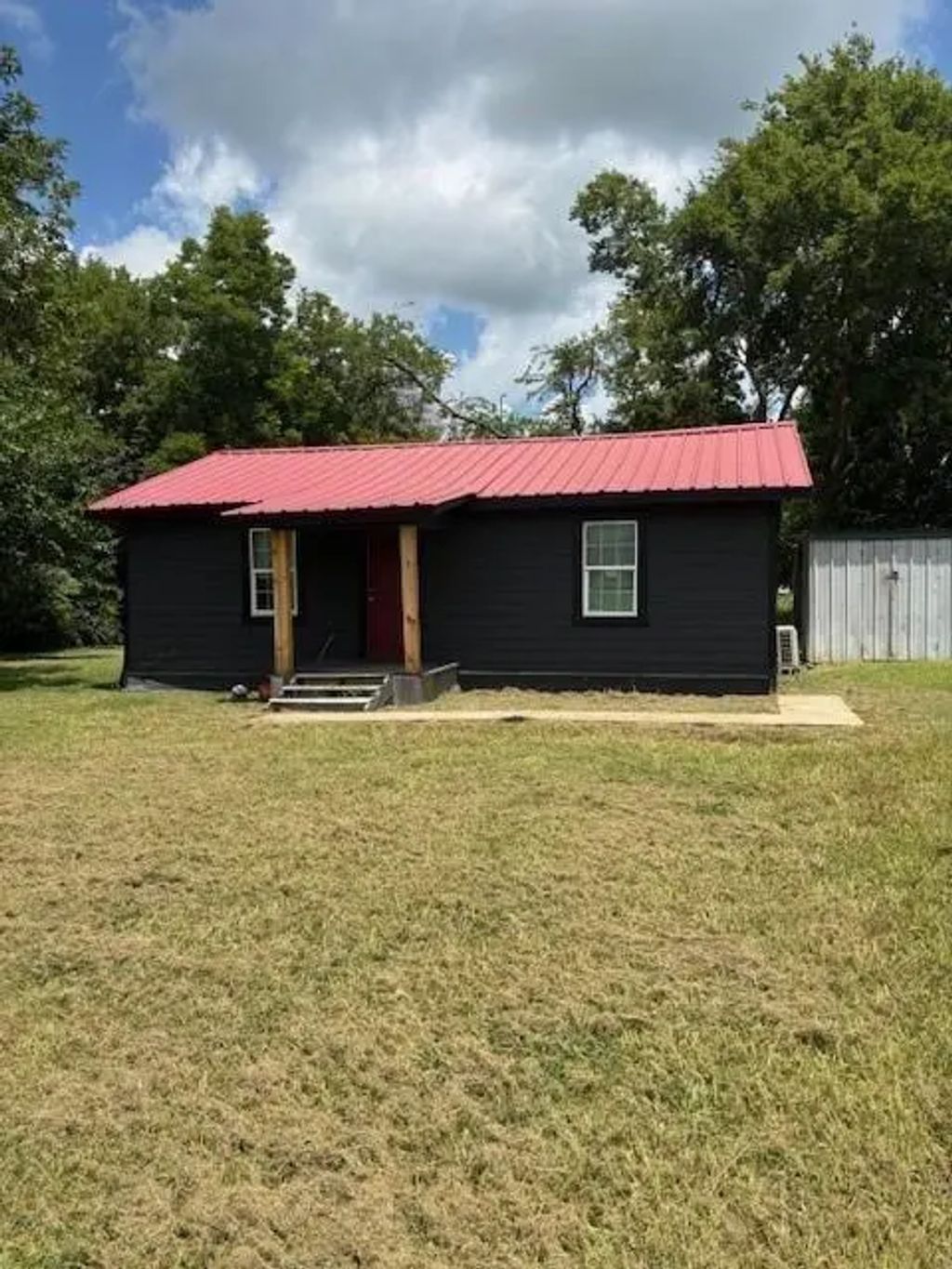 324 Dewey Street, Deport
