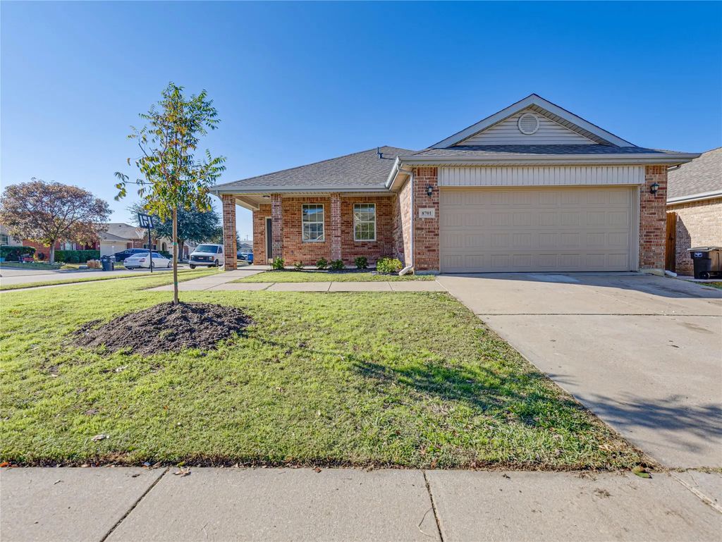 8701 Gaines Drive, Fort Worth