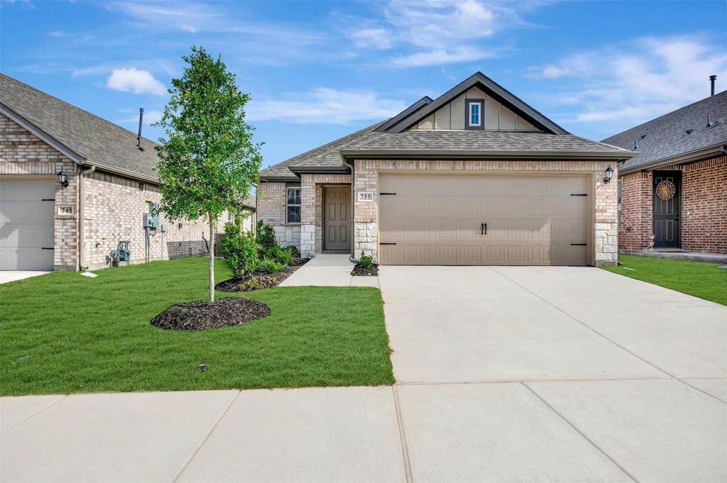 755 Hidden Feather Drive, Lavon