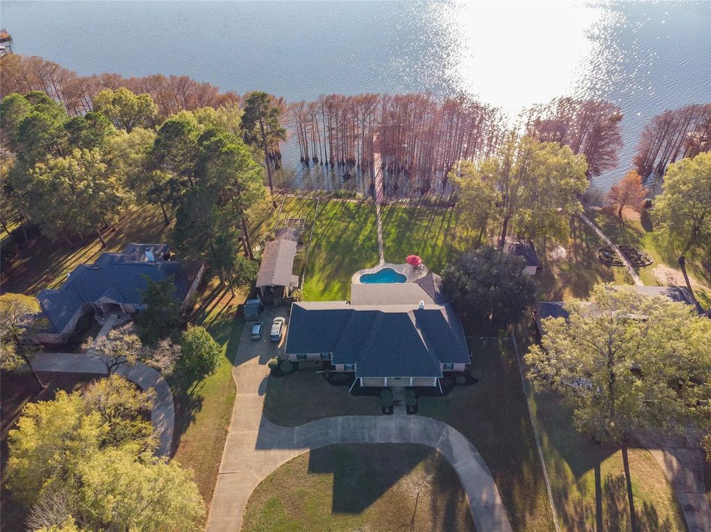 6499 N Lakeshore Drive, Shreveport