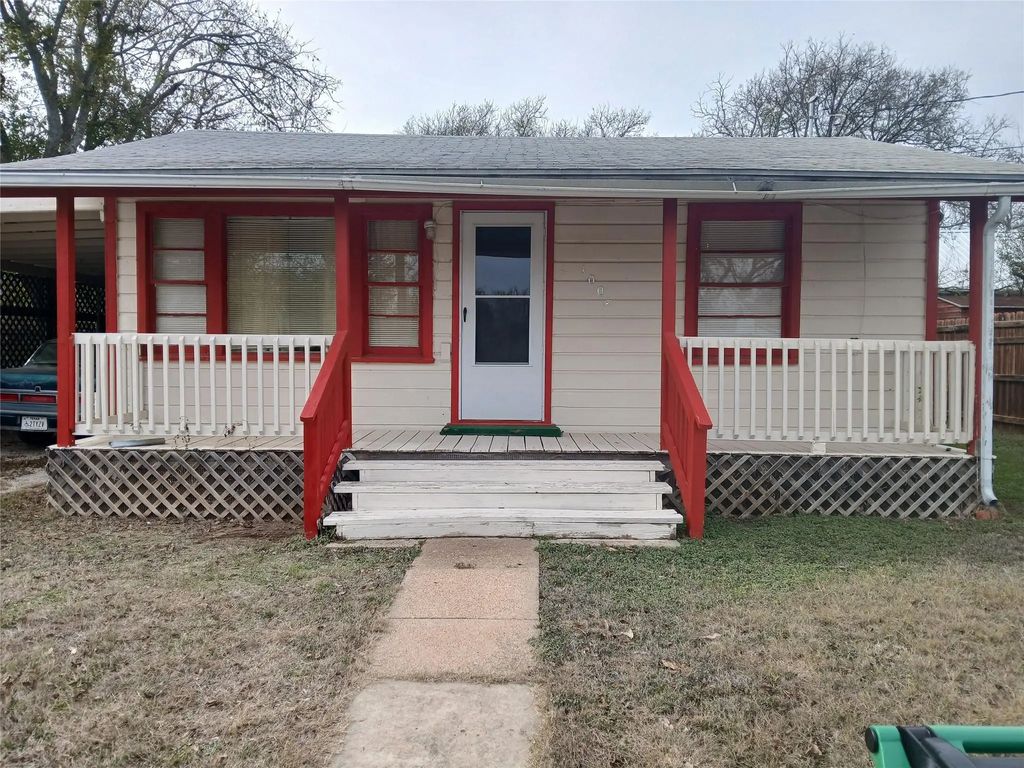1004 San Saba Street, Coleman
