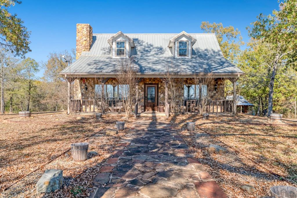 6144 Farm Road 197, Arthur City