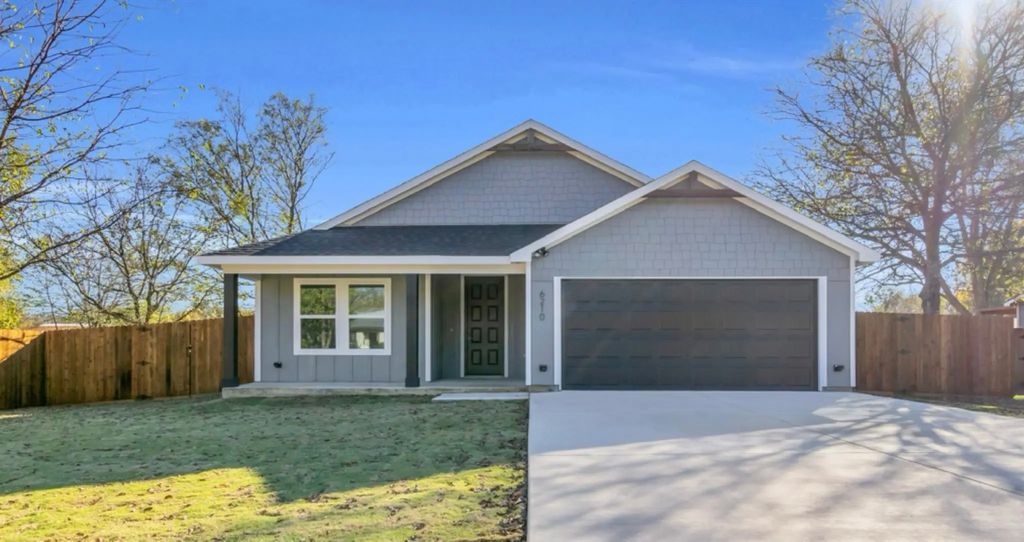 6210 Mesquite Tree Street, Alvarado