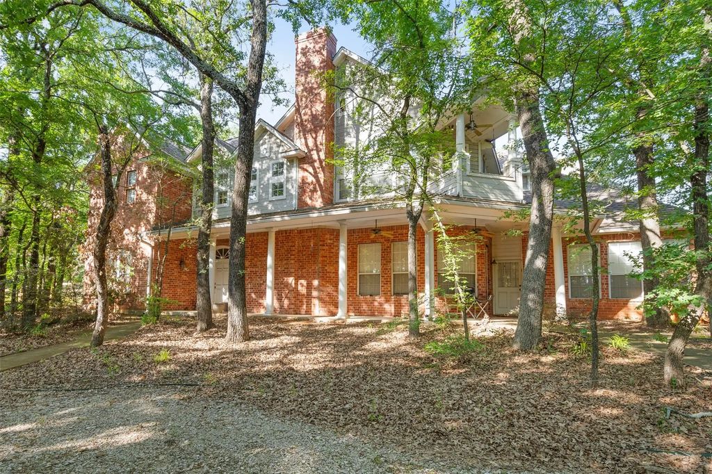 750 Pearl Cove, Oak Point