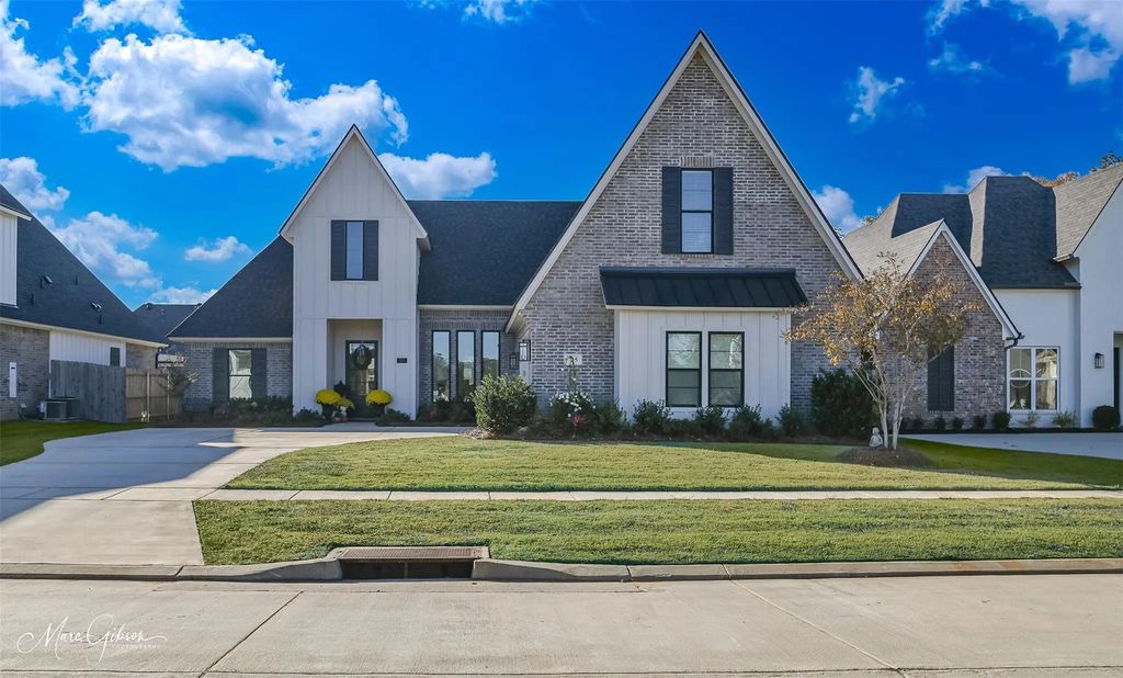 715 Julesburg Lane, Benton