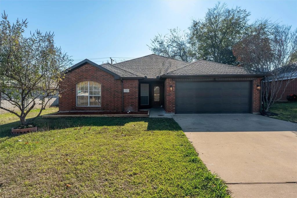 514 Fort Worth Street, Mansfield
