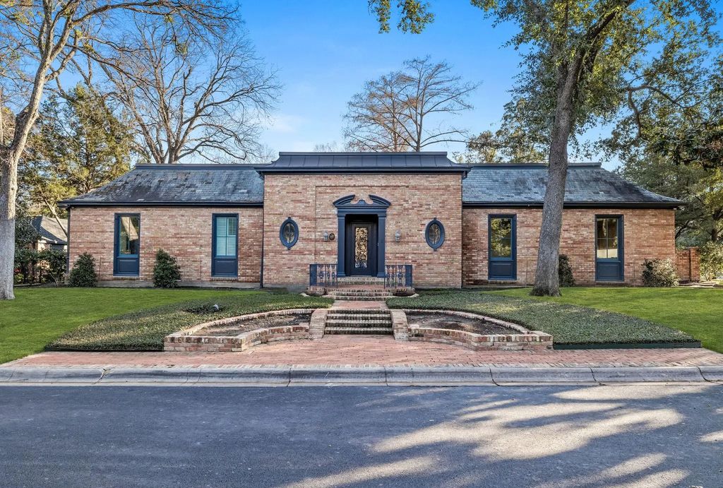 1 Willowood Street, Highland Park