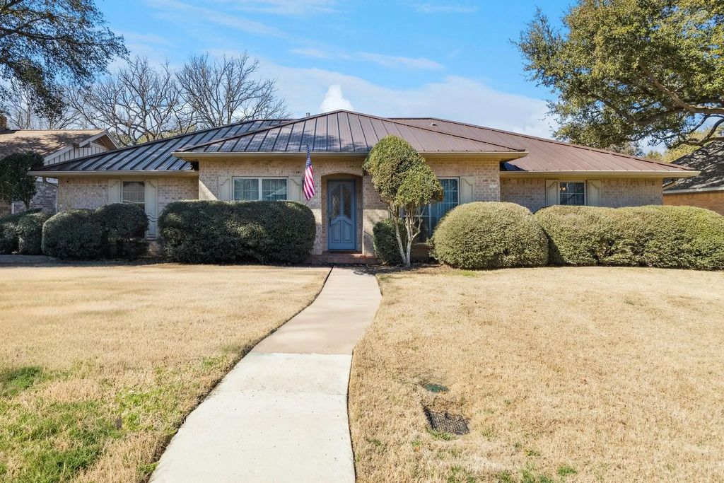 4212 Lake Vista Drive, Benbrook