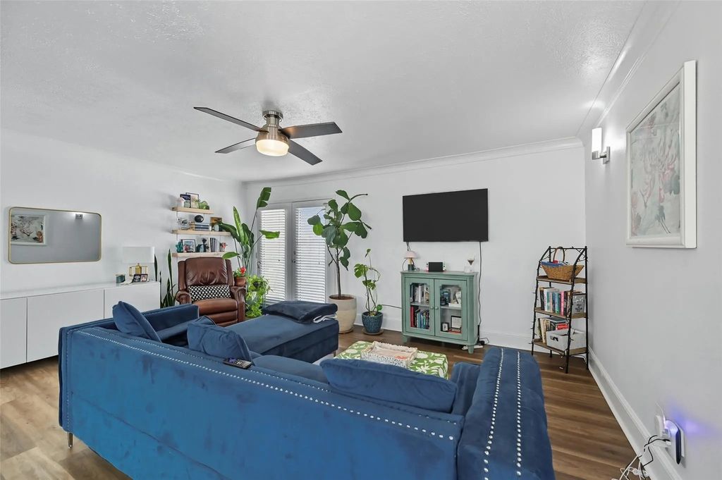 5927 E University Boulevard 221, Dallas