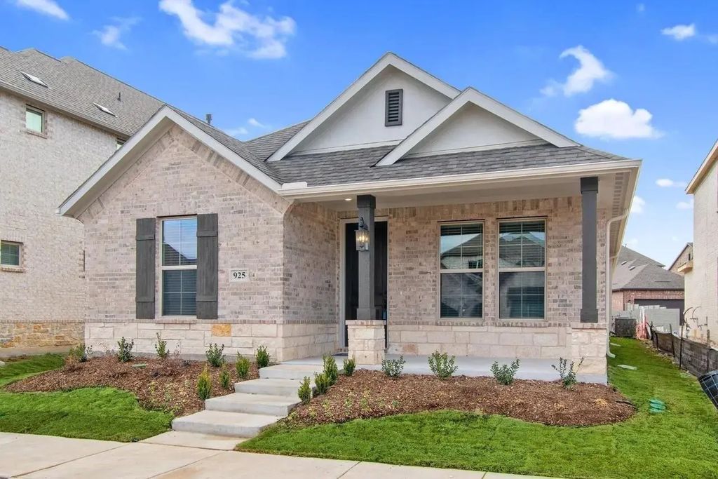 925 Plaza Lane, Argyle