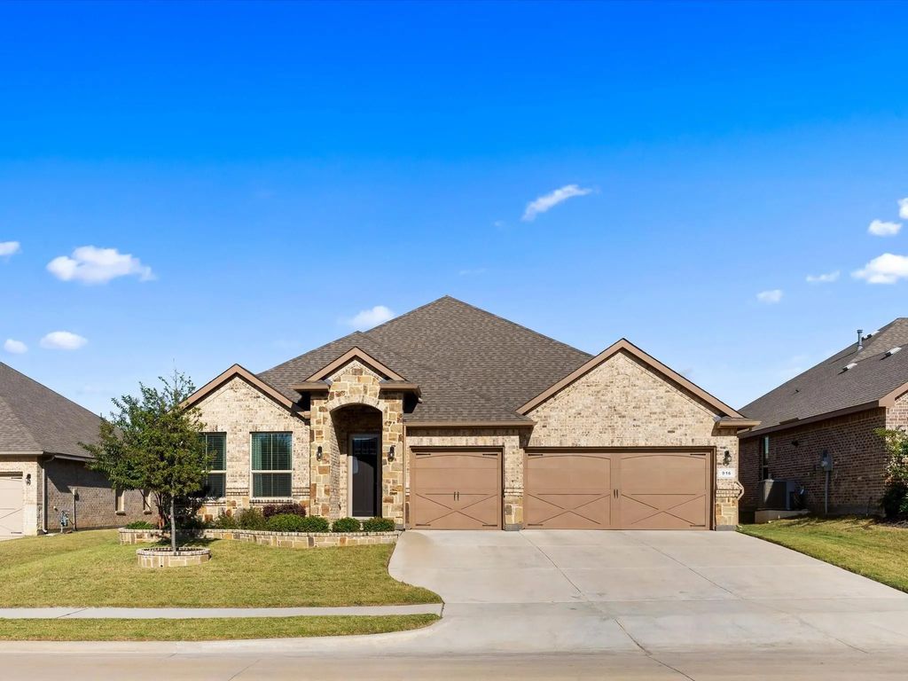 916 Nellie Drive, Mansfield