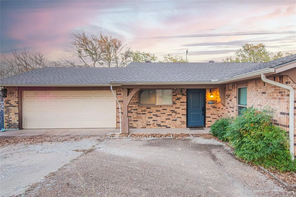 905 Martha Lane, Azle