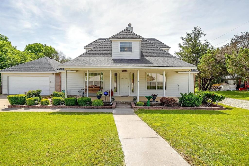 1409 Robyn Road, Azle