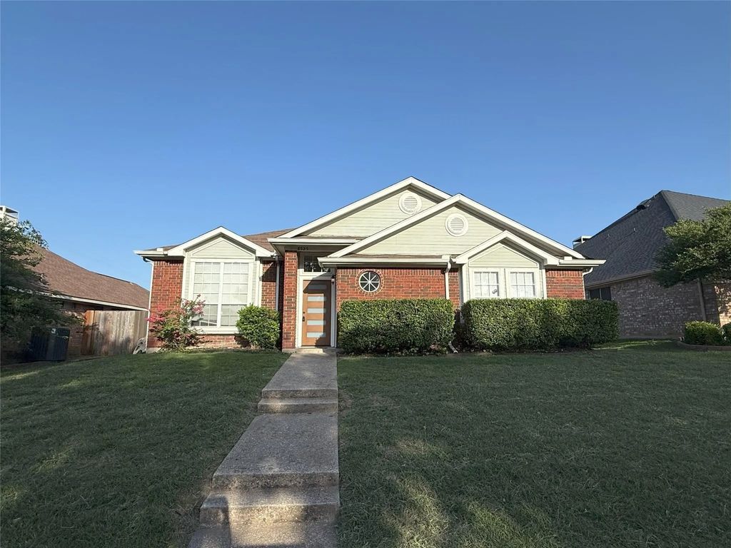 8525 Clearcreek Circle, Frisco