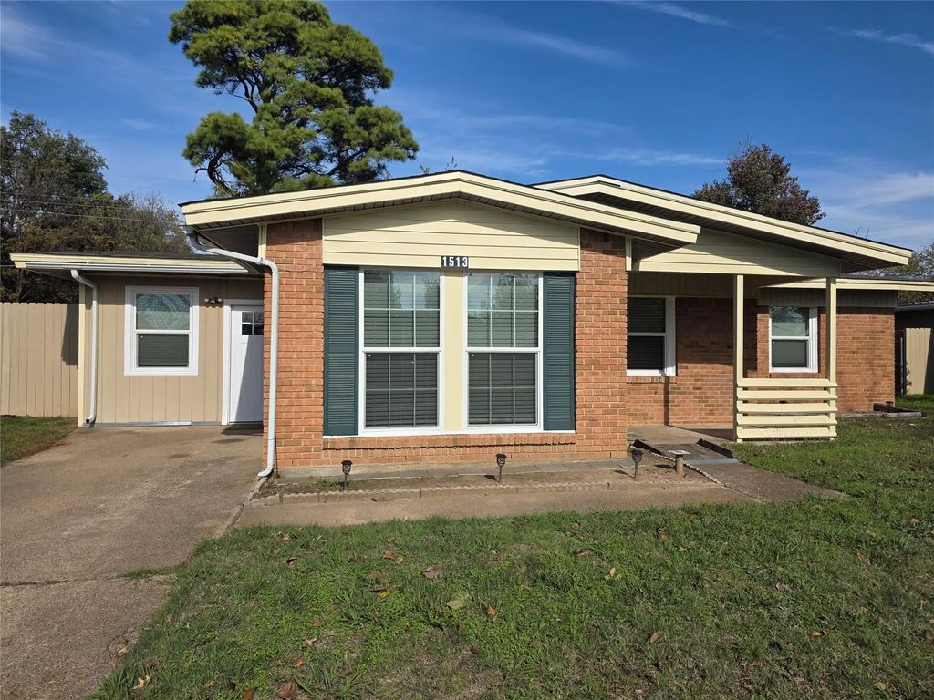 1513 Arcady Lane, Irving