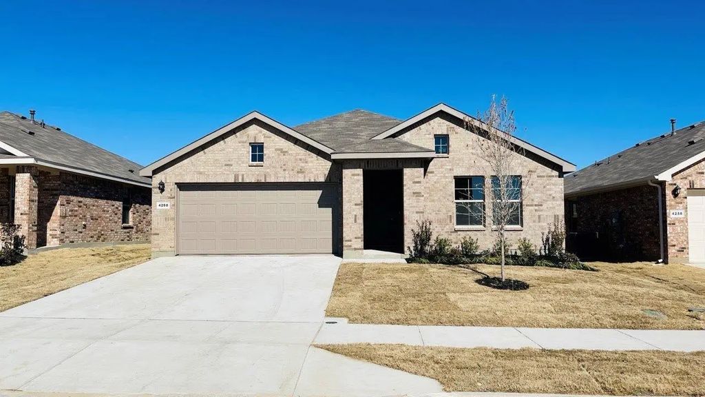 4260 Trickling Creek Lane, Fort Worth
