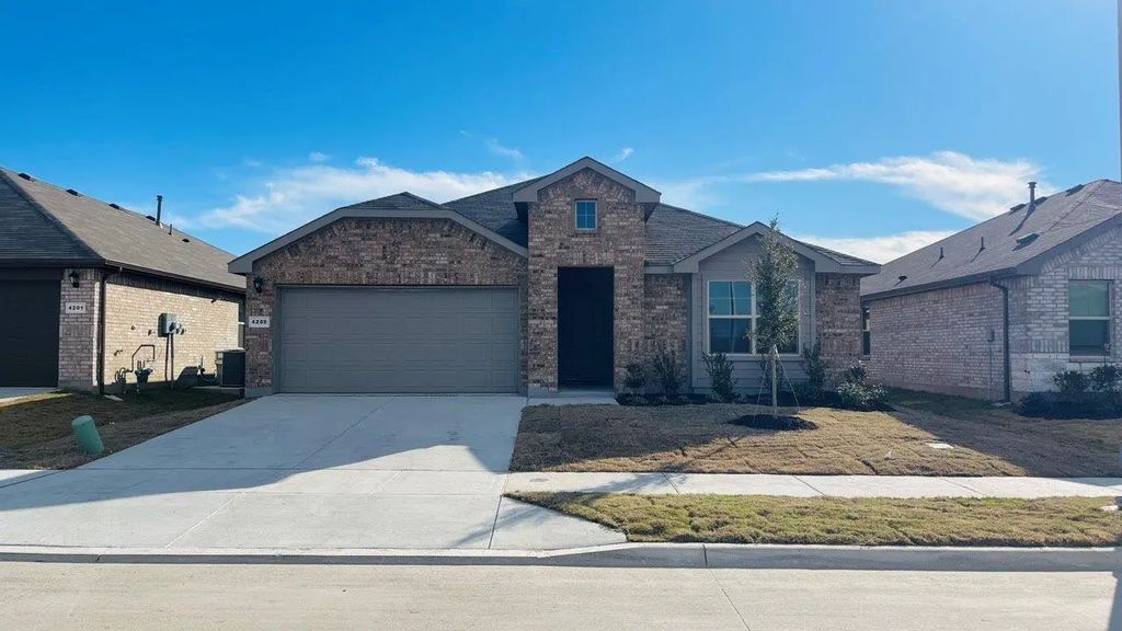 4205 Trickling Creek Lane, Fort Worth