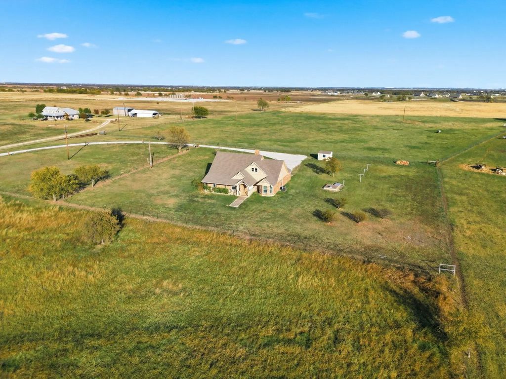 2492 S Branch Road, Krum